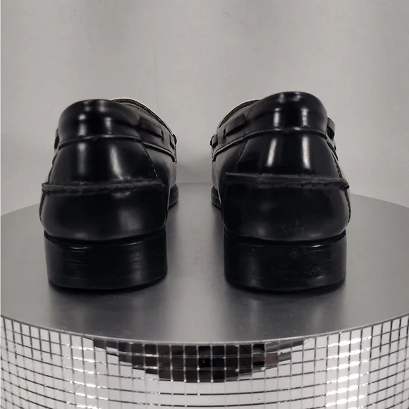 Bass Black and White Leather Loafers size 7 preOwned Exellent condition